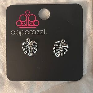 Paparazzi Silver Monstera Earrings